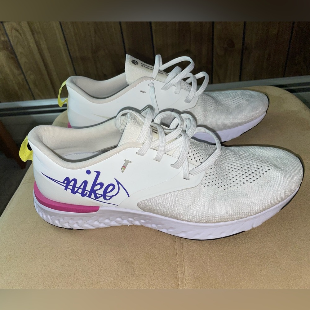 Nike Women's White and Purple Athletic Shoes - Size 11